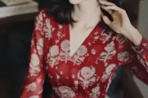 同样是售假董宇辉的全额退款比李维刚的假一赔十差了十八条街