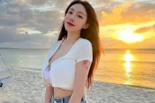 知名女网红翻车每天收入几万礼物却被曝光是AI生成的人物-第1张图片-